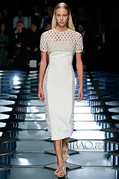 越夜越美丽的黑客战士！巴黎世家 (Balenciaga) 2015春夏女装秀，海报时尚网带你亲临2015春夏巴黎时装周_第8页_巴黎世家
