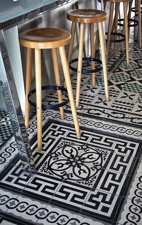 Black & White Tile F...