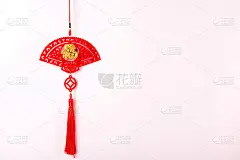 白色背景上的中国结