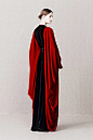 褶皱/服装/服装设计 Alexander McQueen PRE-FALL 2013女士服装素材
花瓣关注原画人，推荐更多精选素材，绘画更有灵感