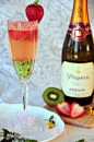 kiwi strawberry bellini www.LiquorList.com ... | Recipes (LiquorLis…