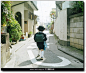 “Haru and Mina”是日本摄影师滨田英明(Hideaki Hamada)起始于2010年的一个私人拍摄项目，在这个项目中，摄影师用6×7中画幅胶片相机来记录两个只有4、5岁的儿子Haru和Mina的日常生活，敏锐地捕捉到孩童所特有的最天真无邪的动作与表情，延伸了记录的时空性，使整组作品对观者产生更强烈的共鸣。