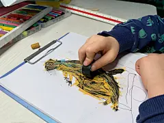 【设计师专题-6】 团结就是力量—2020抗击“新型冠状病毒”国际公益海报设计邀请展纪实（二十四） : 设计师/任一诺个人简介任一诺（英文名，ENO），女，2013年10月生于北京；幼儿园大班生。不到3岁即开始画