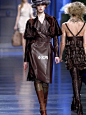 审美积累|Dior英伦经典 : Dior fall 2010 之前评论里有小伙伴提到dior的海盗爷时期，最近打算针对这一时期，长在我审美上的设计盘点一下子。
