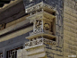 “ 墀头（chí tóu）中国古代传统建筑构建之一。山墙伸出至檐柱之外的部分，突出在两边山墙边檐，用以支撑前后出檐。但由于它特殊的位置，远远看去，像房屋昂扬的颈部，于是含蓄的屋主用尽心思来装饰。”
