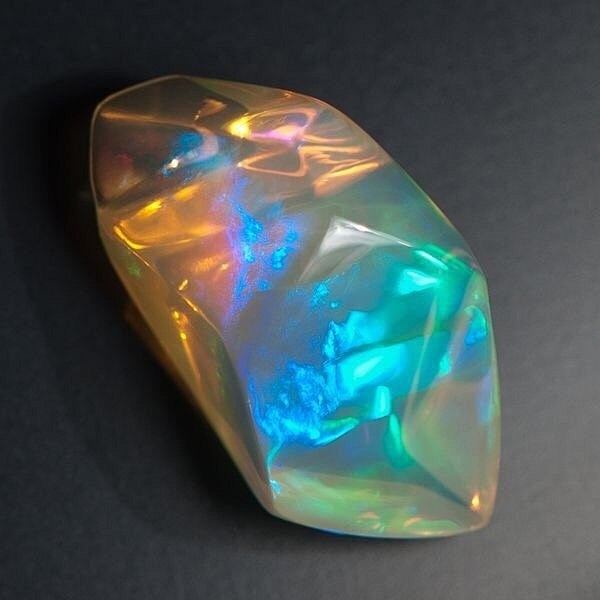 #宝石# 欧泊opal，仿佛藏着一片海洋...