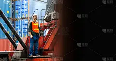 监督员检查戴安全帽工作和检查控制集装箱运输码头在航运港口
