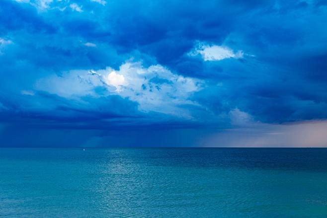 蔚蓝海洋海水湛蓝大海