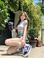 上海约拍存一些春天松弛自由感拍照姿势 - 小红书