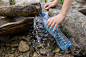 塑料瓶装水，天然纯净水来源。照片摄影图片