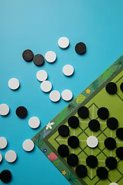 黑白棋儿童棋类益智玩具摄影图