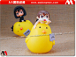 AA国际动漫店产品展示
【品名】盗墓笔记吴邪钱筒
【颜色】以实物为准
【材质】PVC
【尺寸】整个尺寸高约12cm，小鸡高约9cm，吴邪长约6cm
【包装】opp袋简包装
【产品简介】本产品采用《盗墓笔记》中的吴邪以及典型的小鸡形象为设计。
动漫店，动漫加盟店， 动漫连锁店，动漫周边店，动漫玩具店
#动漫店##AA国际动漫##动漫周边产品# #动漫##二次元# #经典#