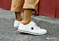 【张艺兴同款】 Converse One Star 经典款男女皮质板鞋 :  Converse 作为知名运动品牌，虽然大多数产品价格不算高昂，但其经典与内涵其他品牌无法替代，几十年的历史也积累了众多粉丝。继各大品牌纷纷选择演艺明星作为代言人后，Converse 则选择国内知名...