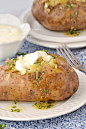 Crock Pot Baked Potatoes with Garlic and Chives | :: Glorious Food :: #赏味期限 #