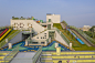 画廊 印度层叠小学Sangam，叠加的‘三角奶酪’  / SferaBlu Architects  - 1 : Image 1 of 22. Photograph by Umang Shah