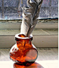 英国老牌 Bovril 玻璃瓶。玻璃瓶质地厚重，英文字母瓶身，精致而有质感。轻微磨痕。 仅售:96元