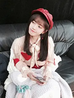 大家元宵节快乐！今晚央视#元宵晚会#方言小品《快说，我愿意》这位服务员儿，还有#湖南卫视元宵喜乐会#的这位小红帽！大家了解一下 ​​​​