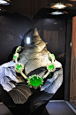Part V：身价上亿的天价翡翠
《长城》：5亿6千万港元
于2012年9月首次参加巴黎古董双年展的香港的知名珠宝艺术家Wallace Chan 带来数款价值超过亿元的昂贵珠宝作品。其中采用顶级帝王翡翠主石(37.45*30.43毫米)制作的《长城》价值5亿6千万港元；