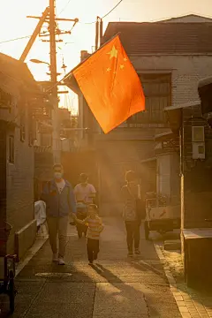 国庆 祖国生日 手机壁纸 五星红旗 （图来自网络）