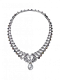 法国高级珠宝品牌卡地亚(Cartier)发布全新皇家珍珠系列(Cartier Royal Collection)，从一颗具皇家血统的珍贵珍珠出发，打造出一件可拆换、既是冠冕也是项链的珠宝作品。这颗特级珍珠，推测产地为波斯湾，其重约166.18格令(8.3克)、完美的水滴外形和莹润的光泽，为现存最美丽的珍珠之一。 