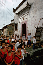 bill-hocker-seeing-ghosts-tangyue-anhui-china-1981