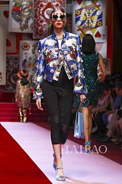 未泯童心呼之欲出！杜嘉班纳 (Dolce&amp;Gabbana) 2018春夏女装秀，海报网带你亲临2018春夏米兰时装周