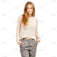穿着毛衣的美女笑得很冷