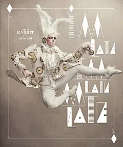 一个华丽丽的童话世界时尚摄影，一个相当诡异的故事，还有一颗仍然好奇的心！！芭蕾舞版的爱丽丝梦游仙境宣传海报华服炫目。