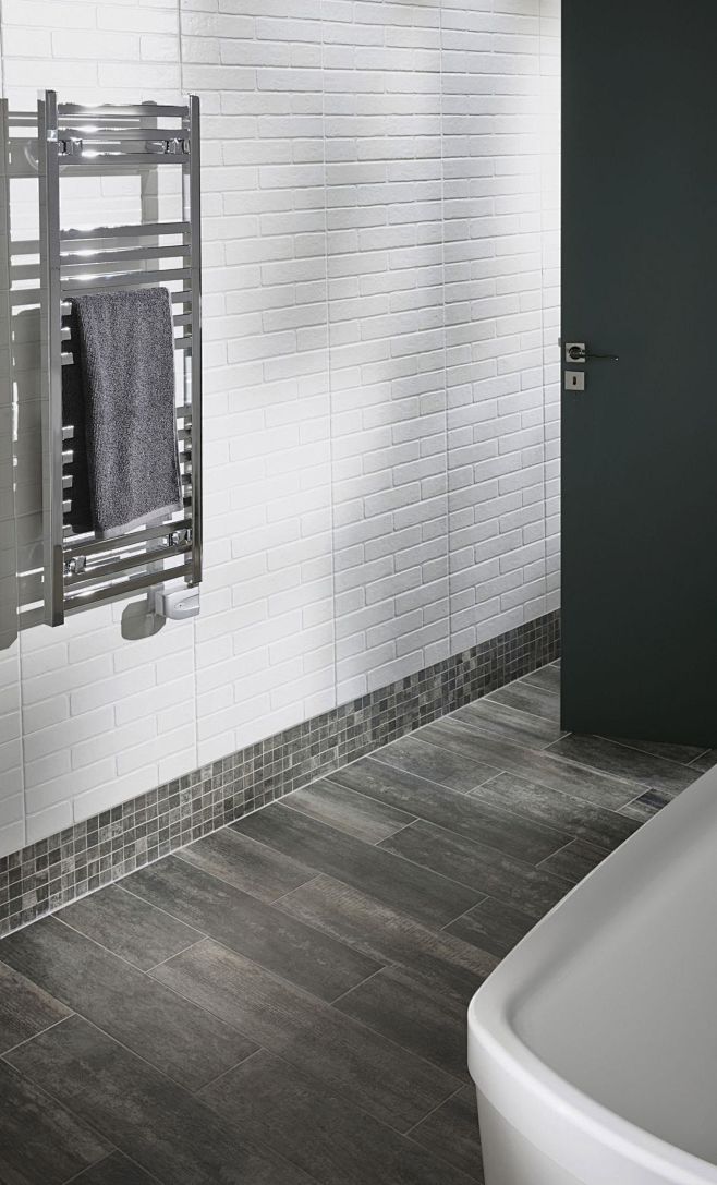 洗手间卫浴地板浴室浴缸木地板实木地板