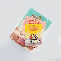 我在差不多二年前给纽约soho的巧克力店Stick With Me做了二套包装盒插画，后来这间巧克力店渐渐做得越来越好，还上了电视，等～
今年我给他们做了全新的圣诞特别版内置包装，所有的巧克力都是圣诞树的装饰玻璃球～ 特别开心，做这份工作时心里满满都是甜。
昨天这个内置包装，被福布斯转发 ​​​​...展开全文c