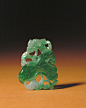 故宫博物馆收藏的精美翡翠饰品——翠镂雕荷花坠