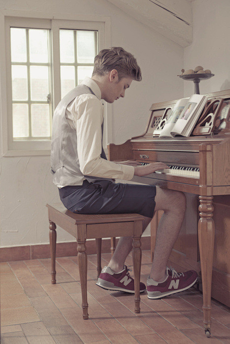 气质钢琴男孩