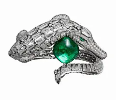 Gavialis 祖母绿白金手镯，by Cartier
