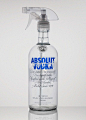 ABSOLUT. 携手 sacai 打造全新联名限定套装