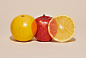 [米田主动设计]日本藝術家拍攝了一系列看起來像後製過但卻不是後製的作品 » ㄇㄞˋ點子 : 俗話說你無法拿蘋果和橘子做比較，但是日本藝術總監 吉田 ユニ 發現了將兩種對立的果實結合在一起的不同尋常的方法 …