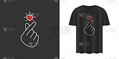 时尚的黑色t恤和带有韩式爱情标志的时尚服装设计。纺织品、t恤、网络。排版，印刷，矢量插图。