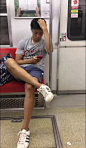 偷拍地铁型男，鲜肉果然还是在民间~