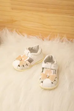 可爱蝴蝶结凉鞋童鞋儿童用品摄影图