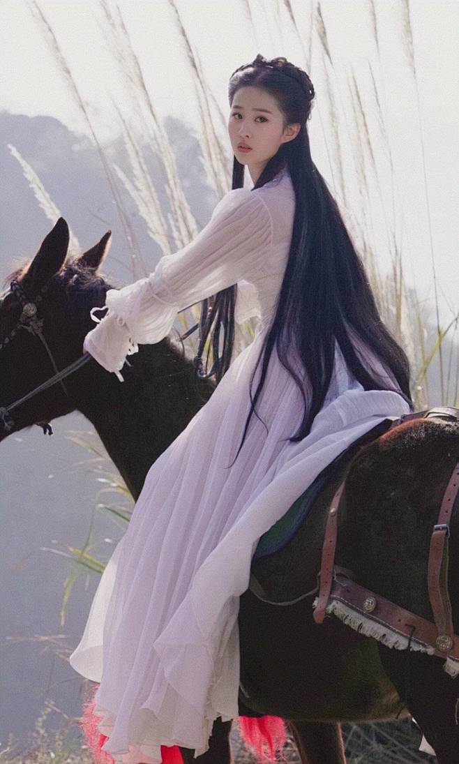 刘亦菲 小龙女白衣骑马