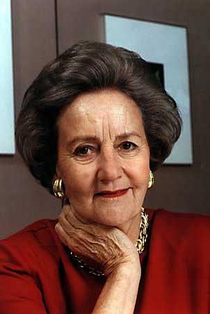 katharinegraham她曾经是个异常羞涩的小女孩是男人背后的家庭妇女是4