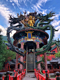 隐藏在群山中的千年魔幻古庙-白瀑寺 : 拖延症患者又来更新啦！   大概两、三周前去了一片隐藏在京郊群山中的玄幻寺庙群-白瀑寺。不同于传统的寺庙建筑，这里的庙宇充满着魔幻风（纯褒义，没有任何不敬）。   起初是听朋友说这里非常适合拍奇幻大片