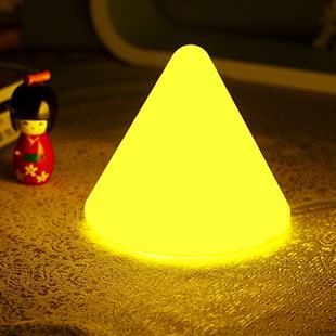 LED节能金字塔金山灯卧室床头书房创意拍...