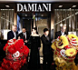 [意大利珠宝品牌DAMIANI（玳美雅）耀动苏州] 意大利首屈一指的顶级珠宝品牌DAMIANI（玳美雅）于苏州泰华商场举办其新店开业盛典。此次更是力邀金马影后秦海璐小姐倾情助阵，与品牌高层共同完成剪彩仪式。作为意大利首屈一指的顶级珠宝品牌，DAMIANI(玳美雅)以其卓越的手工艺传统和“意大利纯手工制造”的优雅风格享誉全球。现场陈列的每一件珠宝作品，其独树一帜的设计、高级的材质、精湛的工艺，以及所传递的深厚情感共鸣，令秦海璐赞不绝口。在DAMIANI(玳美雅)集团副总裁GIO......