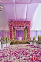 优雅、美丽的紫色婚礼仪式场地