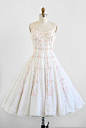 1950s 白色和粉红色花边和水钻礼服
