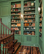室内｜室内布置欣赏。是梦中情图书馆！
关键词：欧式、宫廷风、装修、室内布置、室内设计、装修灵感、复古室内。
图源：Pinterest。
圈组织：#文化宅生活图鉴# @微博收藏 ​​​​