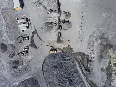 波兰南部退化的景观。破坏土地。
