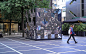                                                         【伦敦街头的多媒体魔方屏】艺术家 Rupert Newman 创作了一个4 x 4米的数字立方体影像装置，被放置在伦敦Finsbury大道广场上，该装置由数字LED屏幕和静态镜像面板组成，由音乐人Sarah Warne创作的音乐萦绕在广场上，不断吸引路过行人驻足观看。观看作品视频及创作团队更多案例，可以链接 ​​​​...展开全文c                            