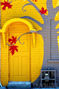 加拿大，多伦多(Toronto, Canada)之门：色彩缤纷绚烂，令人惊叹不已，仿佛打开门就可以通往爱丽丝梦游仙境的世界。更加重要的是，它给了我们想象美丽的可能。