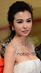 姚星彤佩戴戴比尔斯钻石珠宝 (De Beers Diamond Jewellers) 出席电影《十二生肖》全球首映庆典